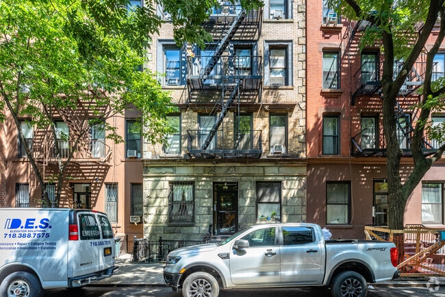 Primary Photo - 321 E 85th St