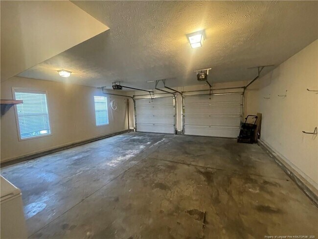Building Photo - 6617 Valley Falls Rd
