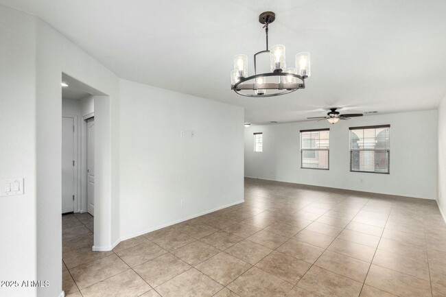 Building Photo - Beautiful 3 bedroom plus den, 2.5 bath hom...