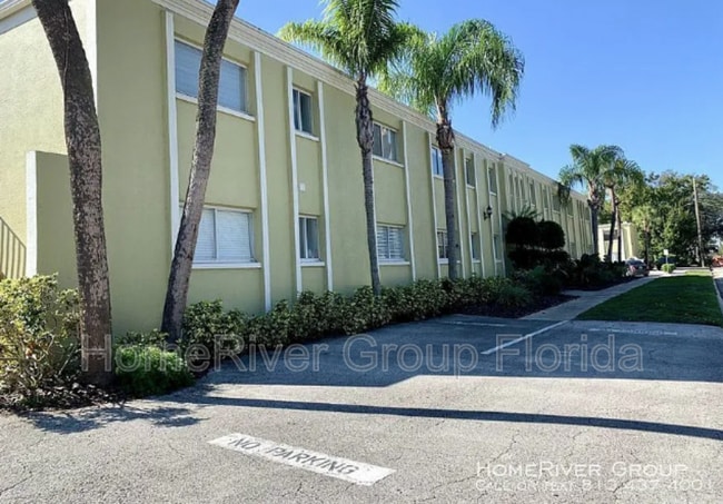 Building Photo - 3206 W Azeele St