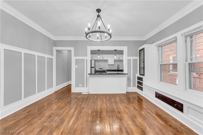 Building Photo - 1353 Phelps Ave