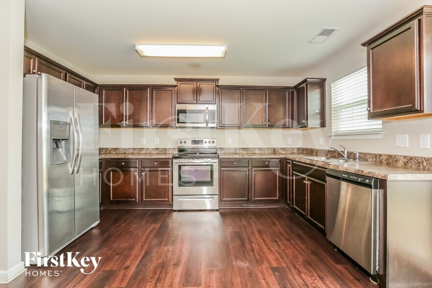 Building Photo - 1547 Kilstrom St