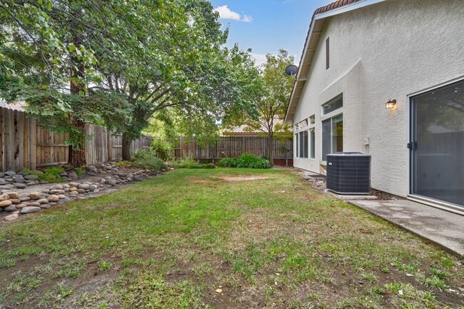 Building Photo - Updated 3 Bedroom Home with 3-Car Garage i...