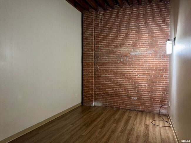 Building Photo - 511 Pershing Ave