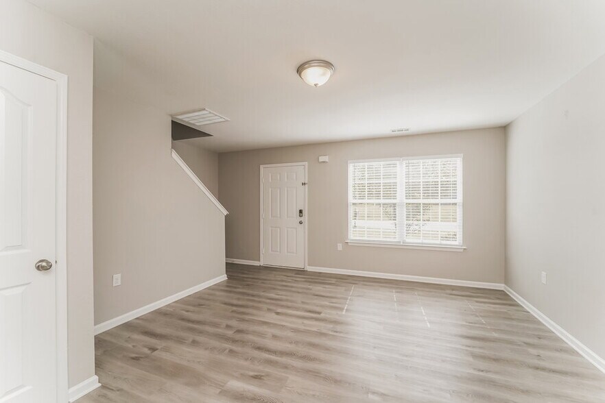 Building Photo - 6221 Summerour Place
