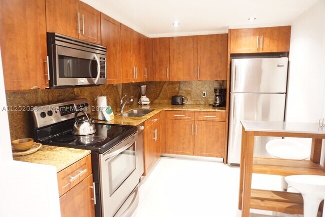 Building Photo - 5161 Collins Ave