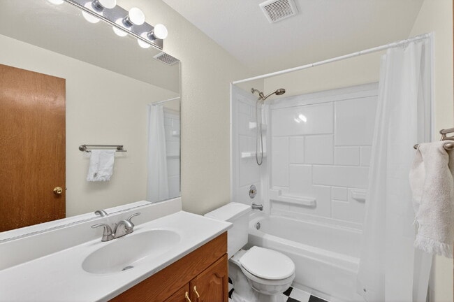 Building Photo - Available Immediately! Beautiful home in the Fairfax and Briargate neighborhood!