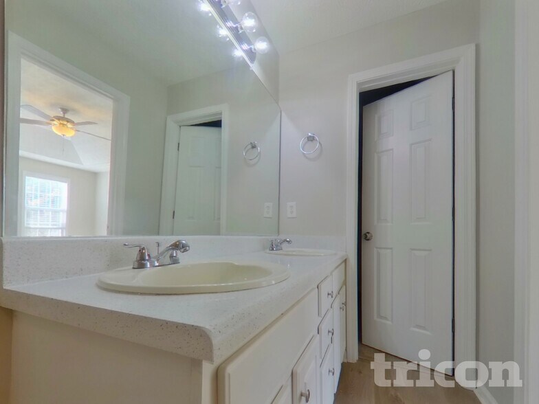 Building Photo - 224 Stone Creek Dr