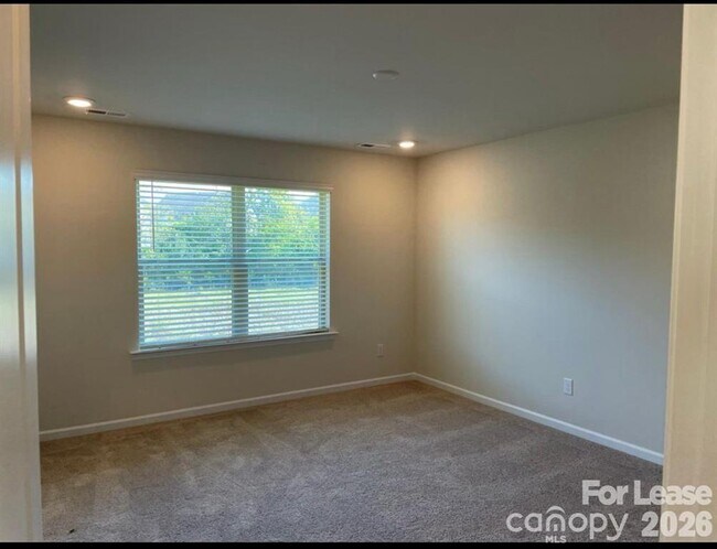 Building Photo - 3062 Weddington Pointe Dr