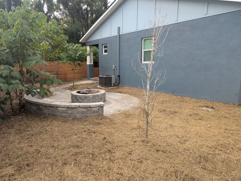 Building Photo - 8217 N Brooks St