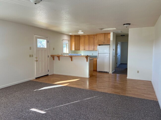 Building Photo - 655elli