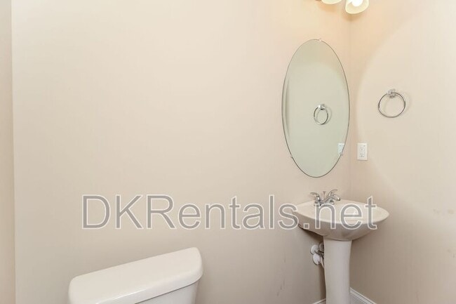 Building Photo - 245 Orchard Dr