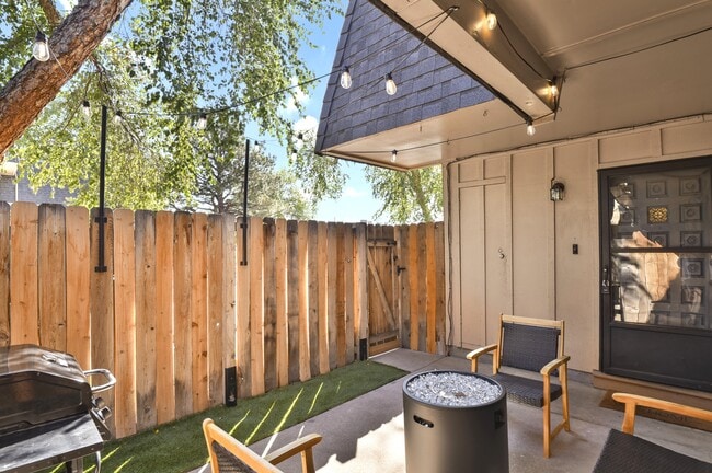 Building Photo - 7995 E Mississippi Ave