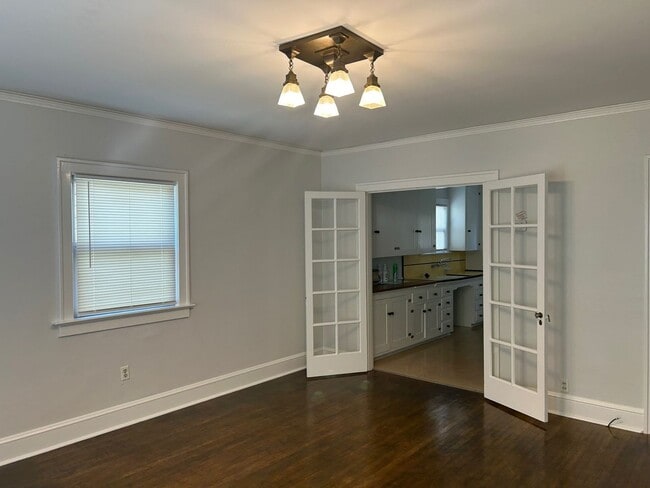 Building Photo - Spanish-Style Apartment Close to Belmont/Laurelhurst Located on Famous Peacock Lane! Loaded with ...