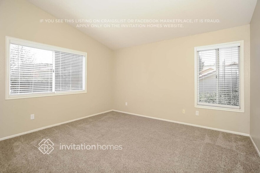 Building Photo - 3120 Crowne Dr