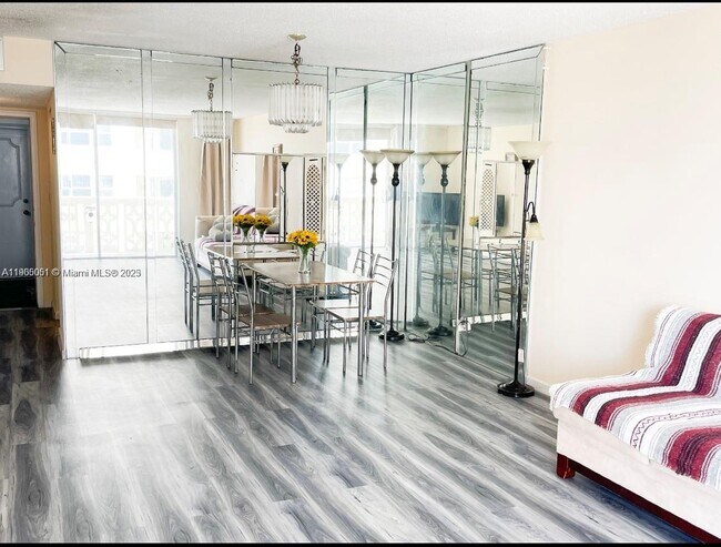 Building Photo - 1817 S Ocean Dr