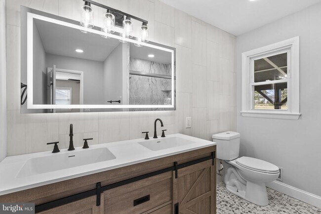 Building Photo - 3887 Shadywood Dr