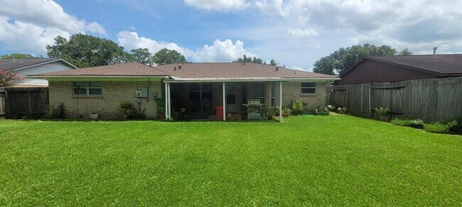 Building Photo - 1807 Sleepy Creek Way