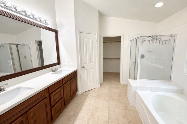 Building Photo - 632 Fisher Cir