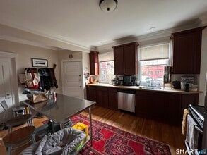 Building Photo - 84 Clark St