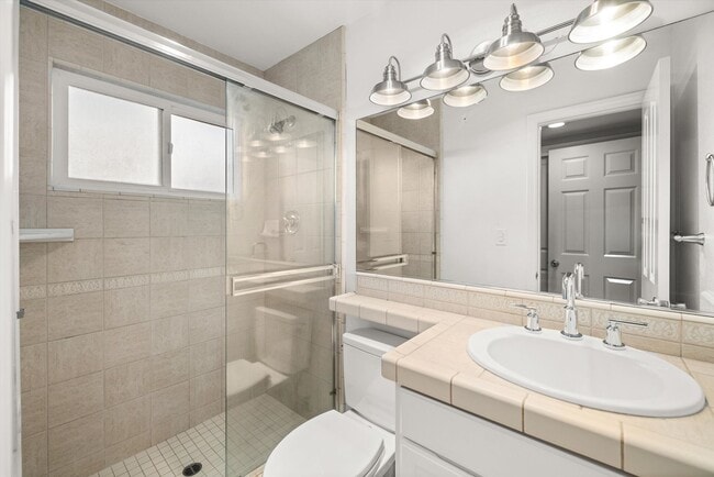 Building Photo - 504 Consuelo Dr