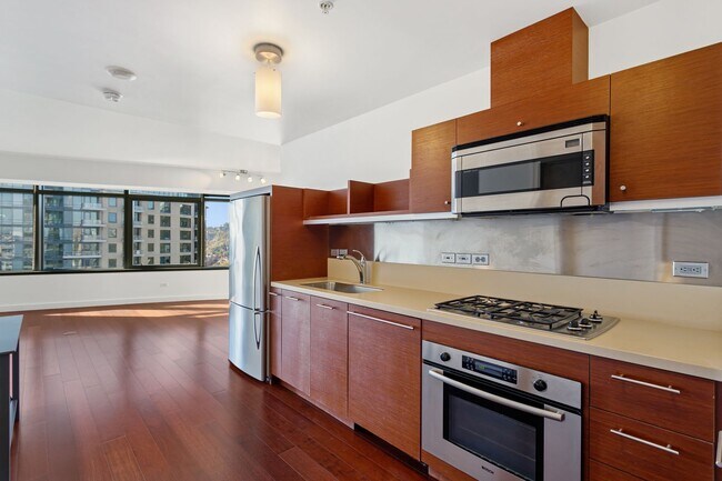 Building Photo - 3601 S River Pkwy