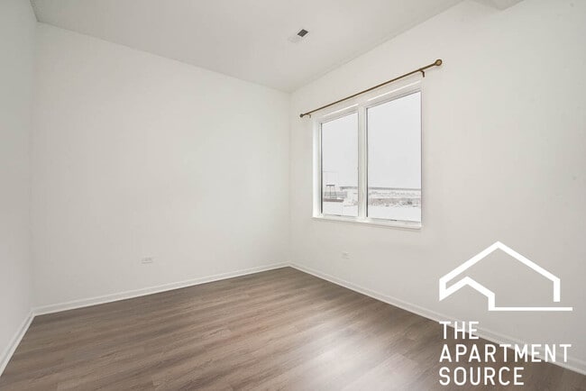 Building Photo - 2550 S Wabash Ave