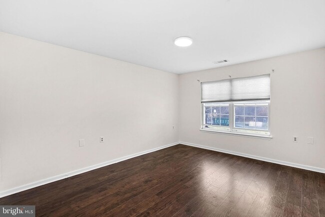 Building Photo - 673 Constellation Square SE