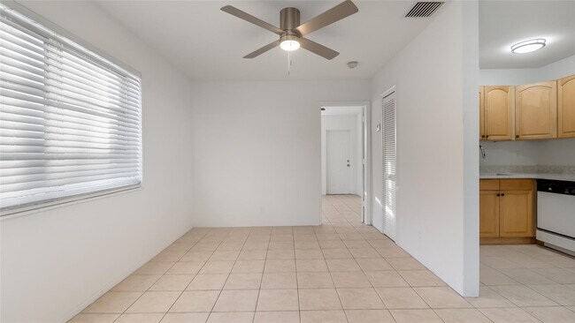 Building Photo - 709 SE 15th St