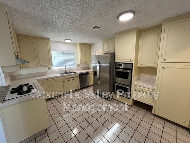 Building Photo - 1545 Inca Cir