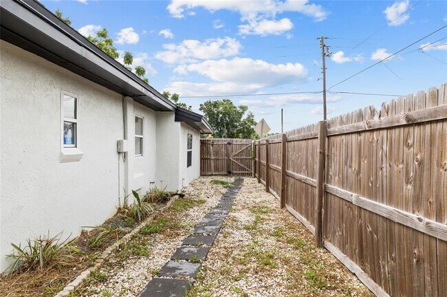 Building Photo - 4920 30th Ave N