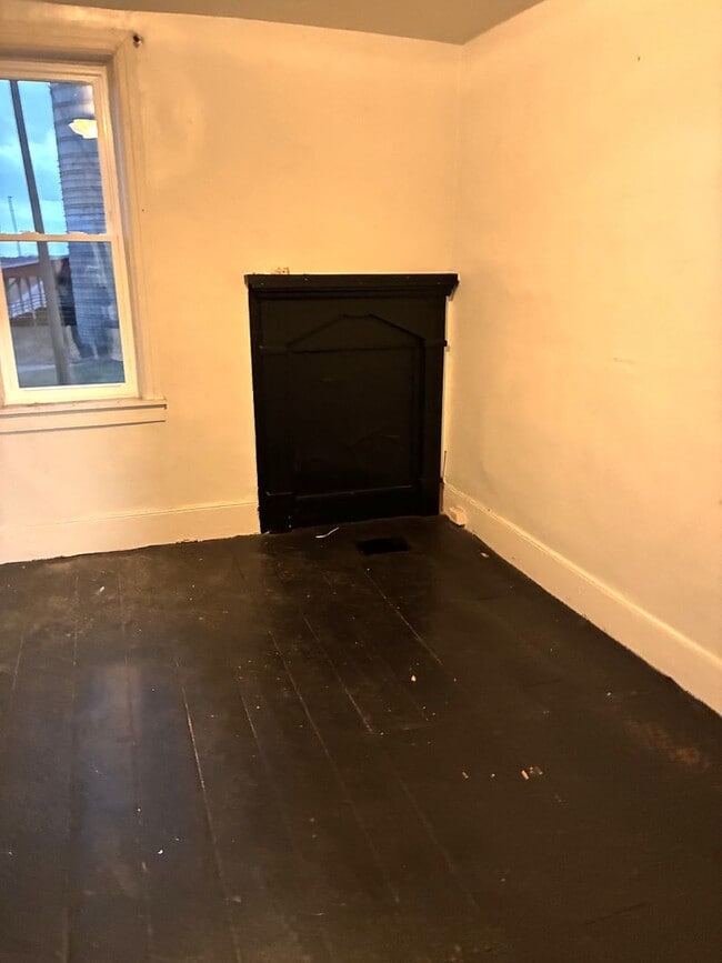 Building Photo - Charming 3-bedroom, 1-bath single-family home