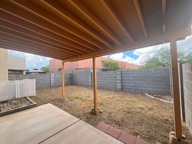 Building Photo - 3 bedroom 2.5 bath townhome for rent