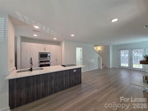 Building Photo - 1525 Briar Creek Rd