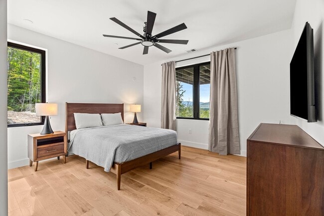 Building Photo - 162 Pond Rd