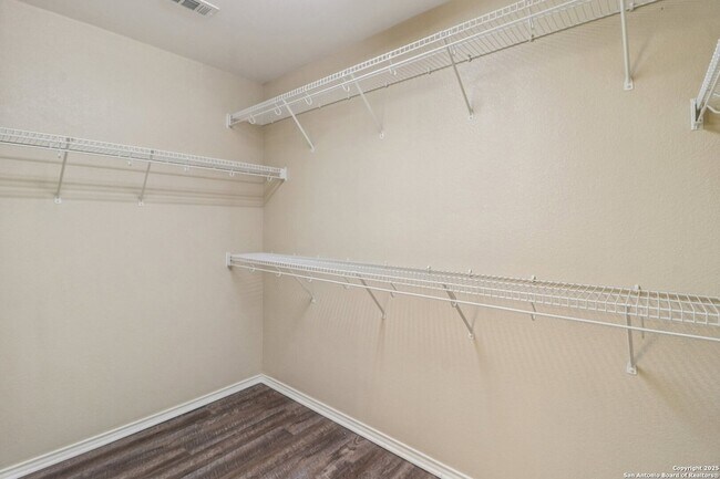 Building Photo - 4119 Chinkapin Oak