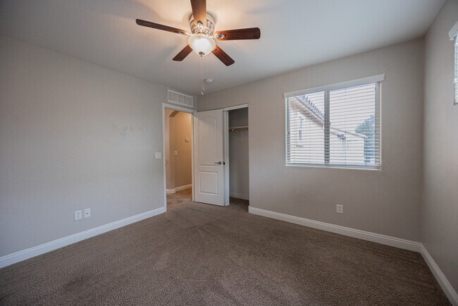 Building Photo - 3314 E Sheffield Rd