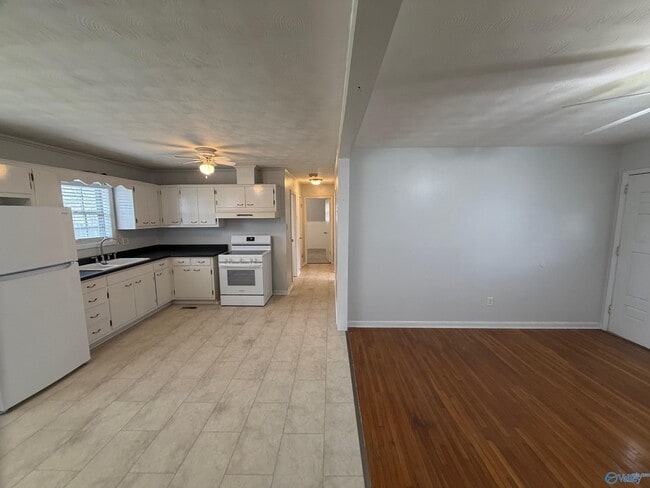 Building Photo - 756 Morris St SW