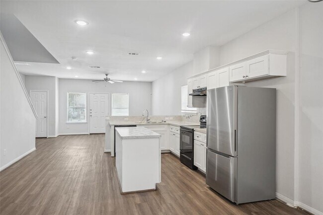 Building Photo - 9018 Everglade Dr