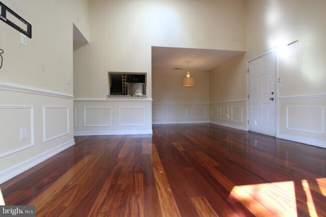 Building Photo - 208 Ravens Crest Dr