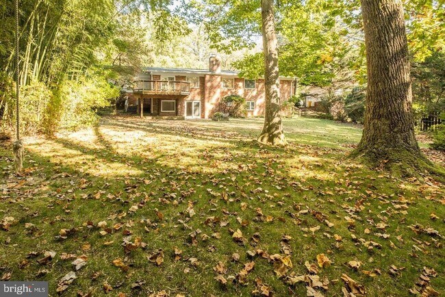Building Photo - 6710 Persimmon Tree Rd