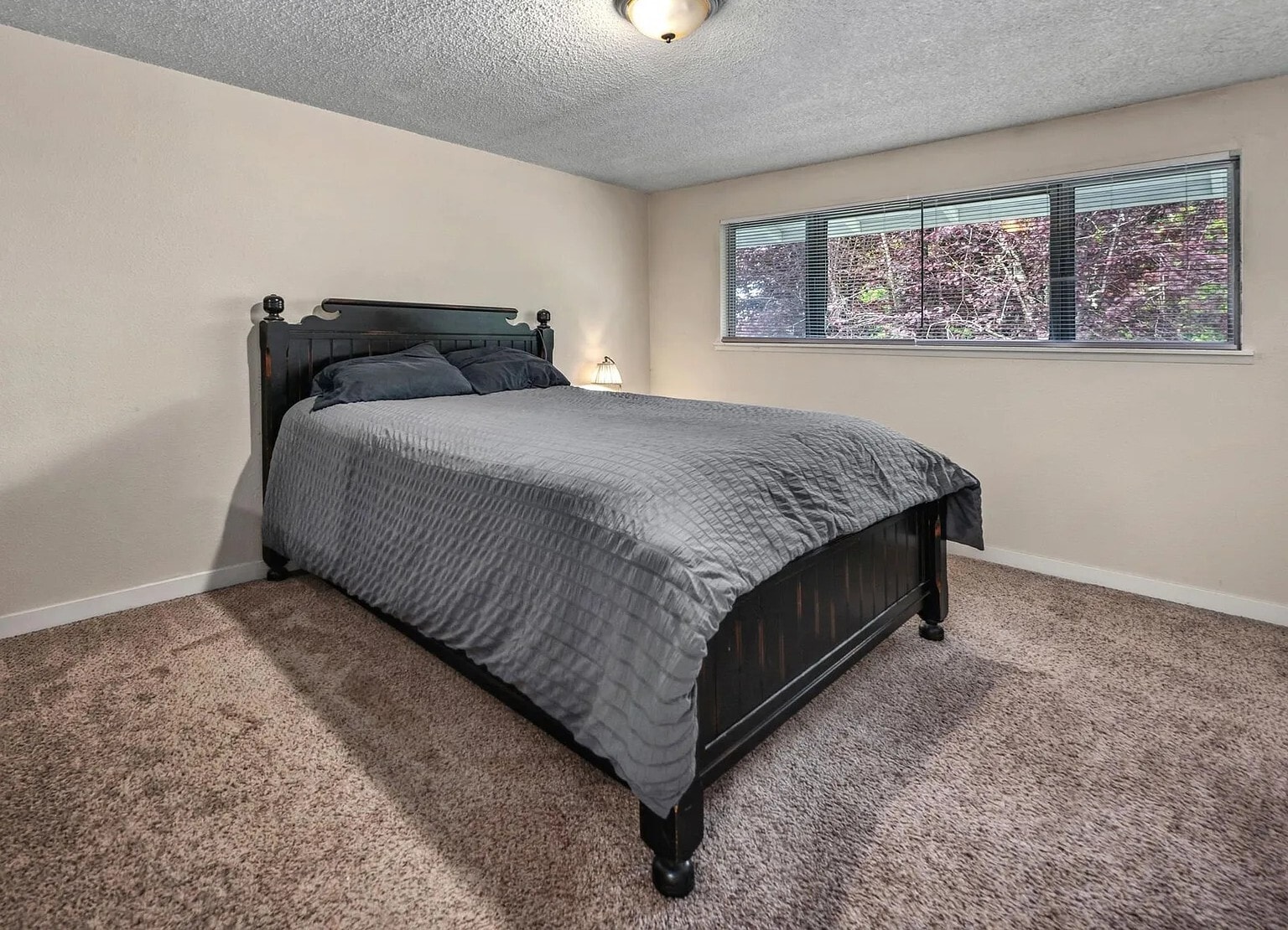 Building Photo - 208 SW Wallula Ave