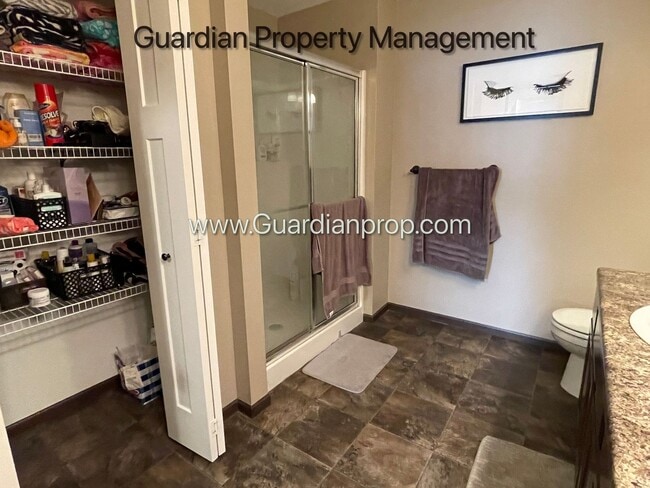 Building Photo - Lakeville 2 Bedroom Town Home, 2 Car Garage, 2.5 Baths, Washer/Dryer, Available April
