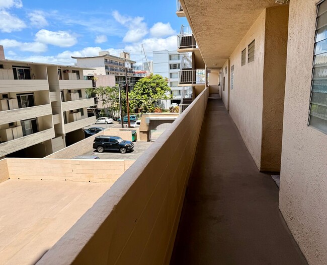 Building Photo - 1447 Kewalo St
