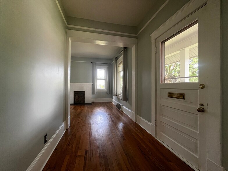Building Photo - 628 Pisgah Dr