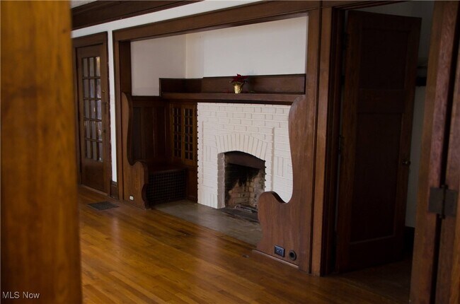 Building Photo - 30 Casterton Ave