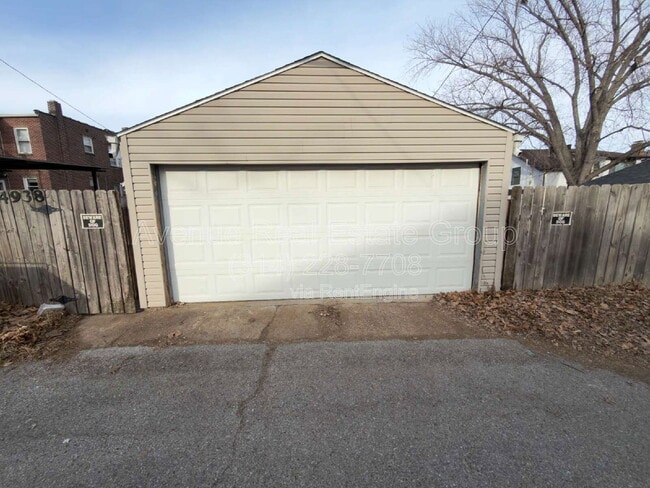 Building Photo - 4938 Walsh St