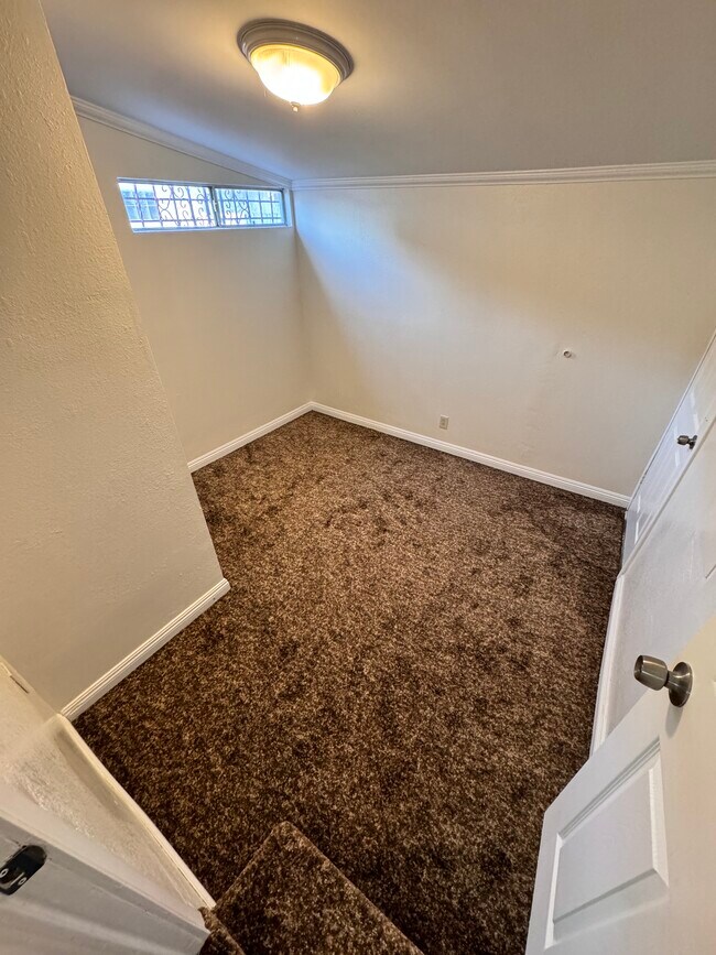 Building Photo - 508 N Wilmington Ave