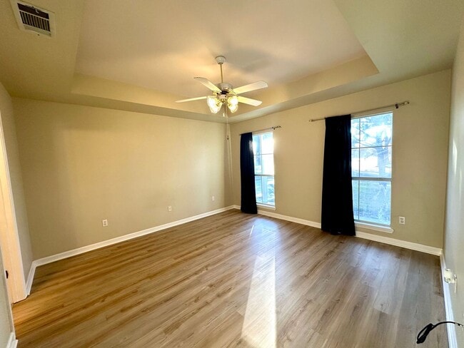 Building Photo - 1428 S Vista Ave