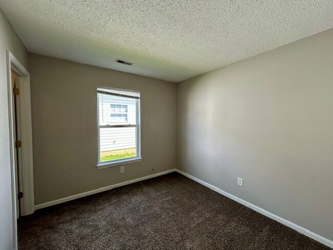 Building Photo - Beautiful 3 Bedroom 2 Bath Ranch On A Pond...